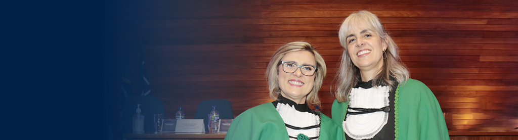 Professoras Vilanice Alves de Araújo Püschel e Ana Luiza Vilela Borges respectivamente, diretora e vice-diretora da Escola de Enfermagem (EE), na cerimonia de posse.