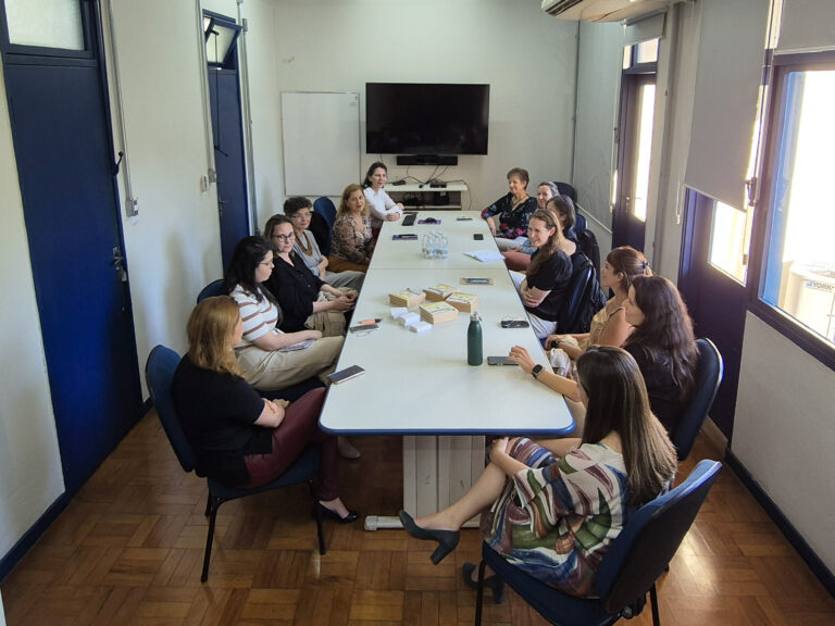 sala equipe centro controle doenças cdc eua ana beatriz cecilia angela ariane camila carolyn luize maria clara célia lislaine marina